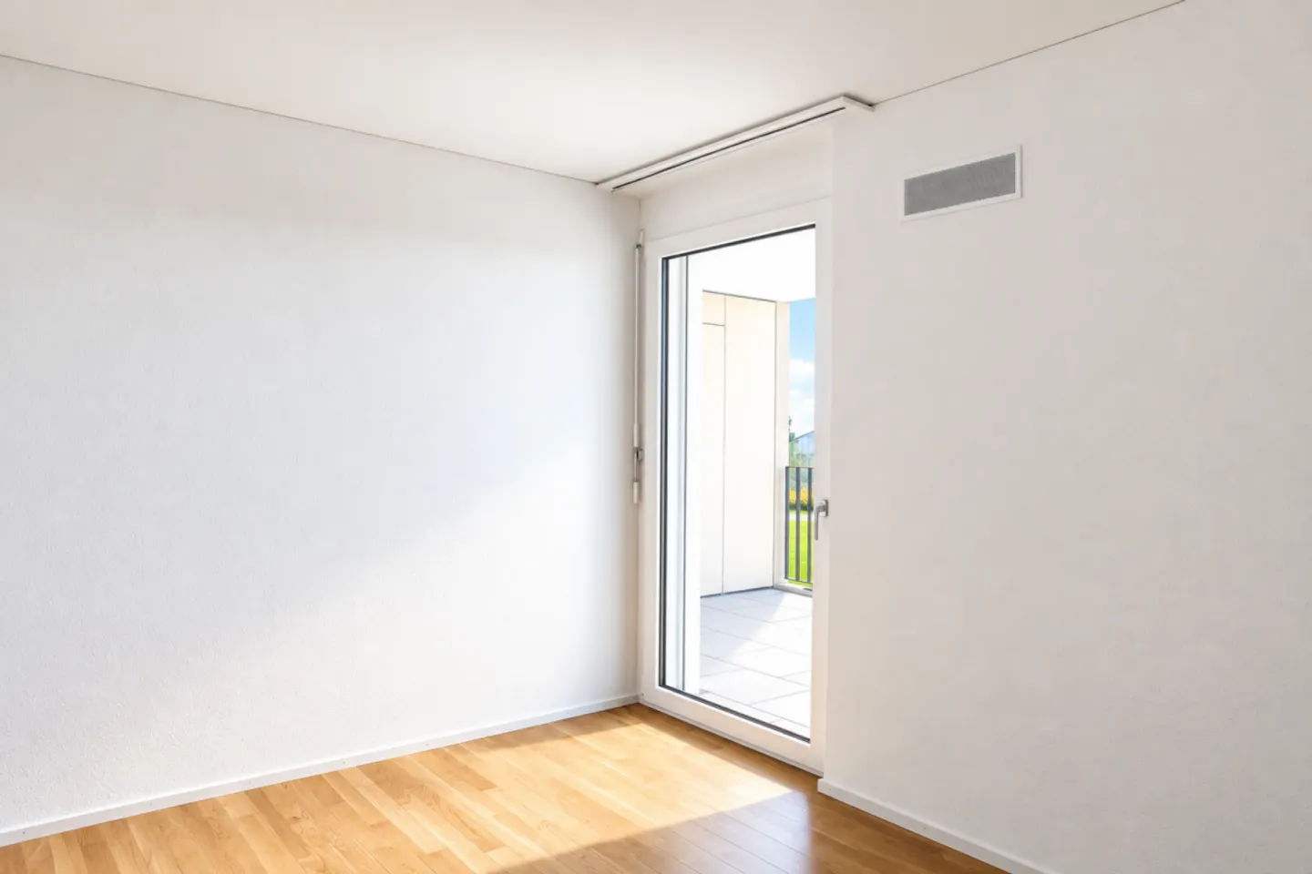 Helle und Moderne 3.5 Zimmer-Wohnung mit 2 Balkonen! - Foto 6 von 13