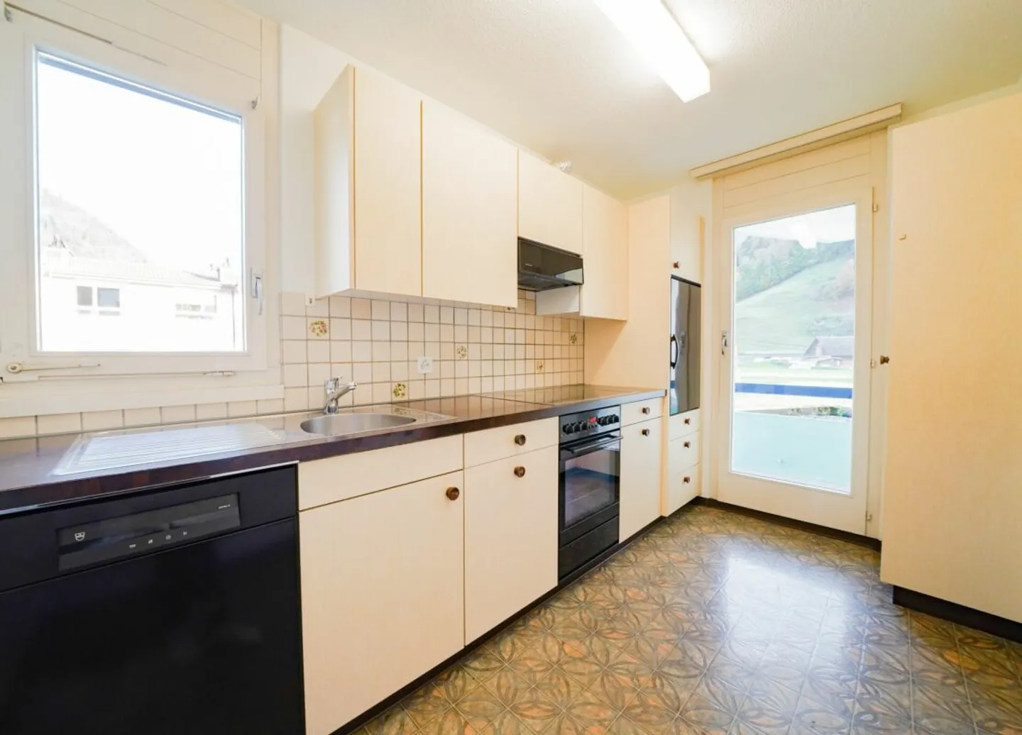 Spacious living in a natural setting - Photo 2 of 7