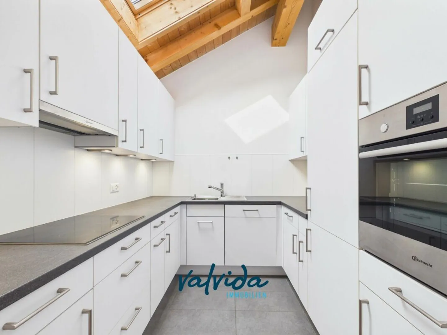 Living above the rooftops - comfort and privacy combined - Photo 3 of 9