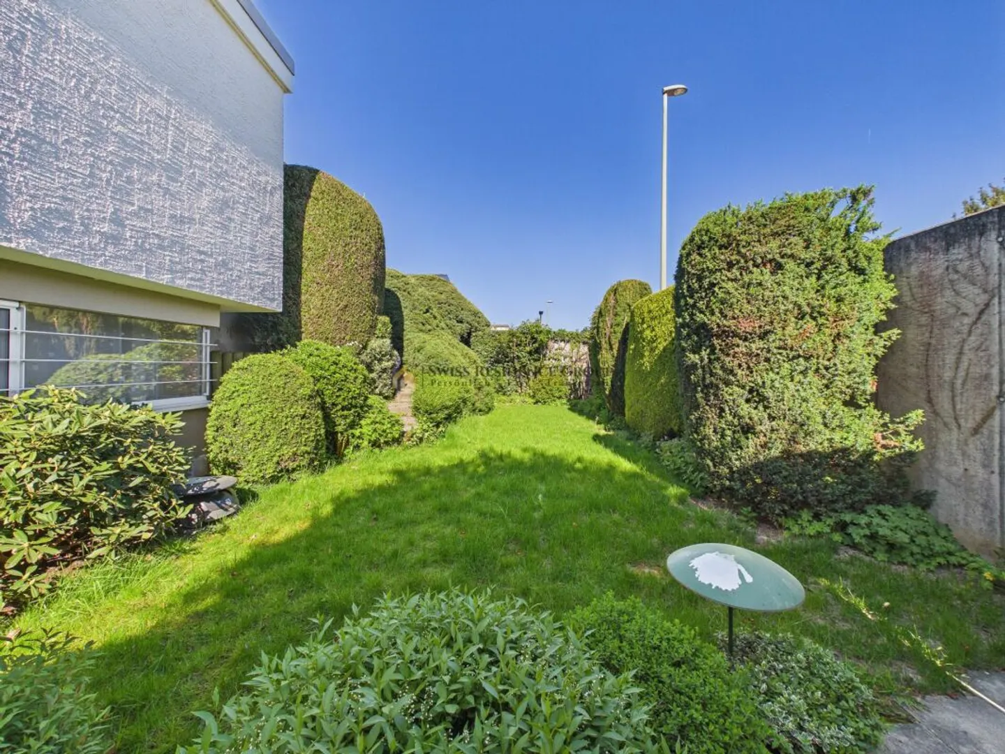 Spacious 6-Room Single-Family House with Garden Idyl and Garage - Photo 3 of 13