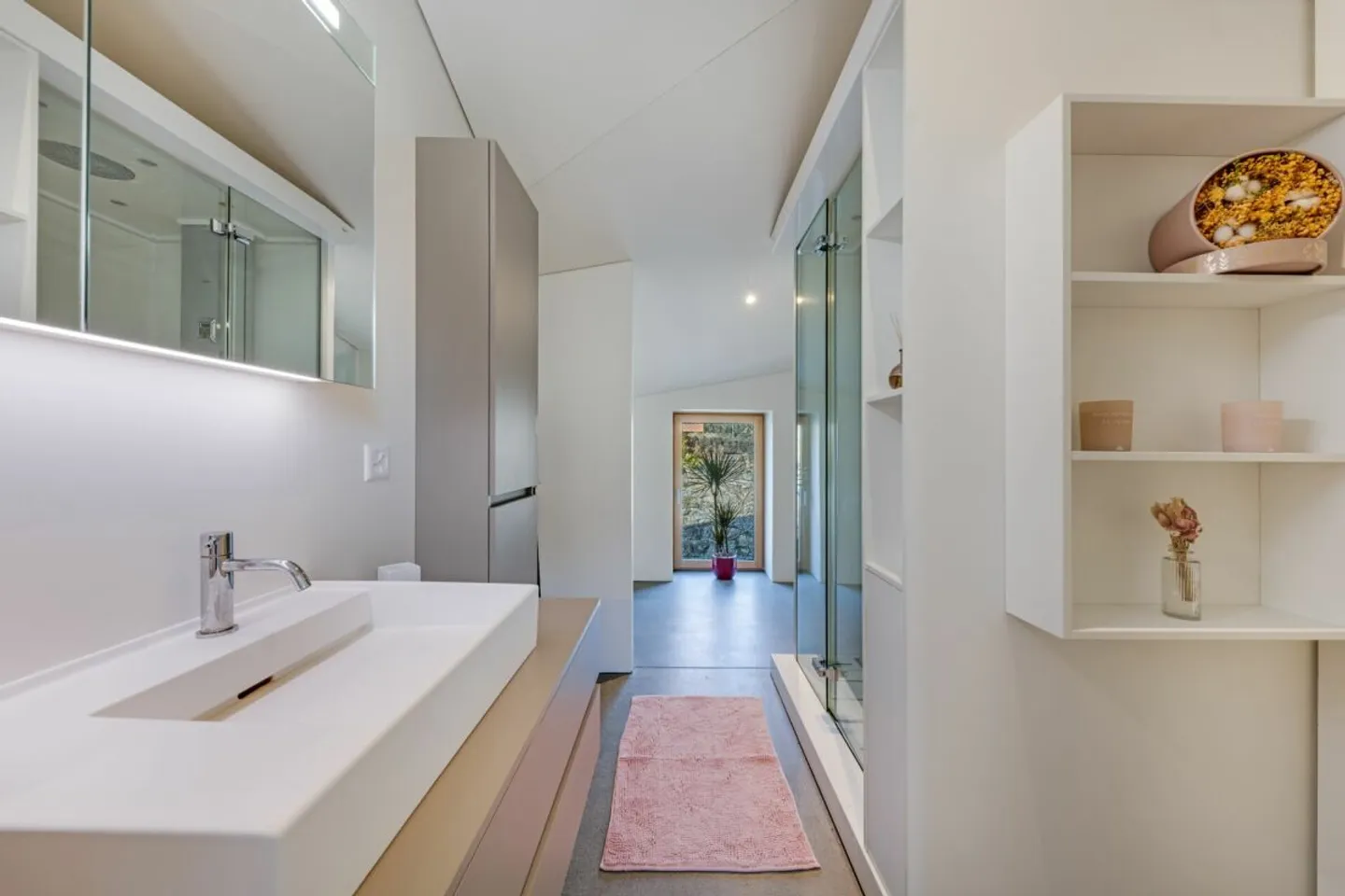 Wunderschöne Architektenvilla mit 5,5 Zimmern - Foto 13 von 13