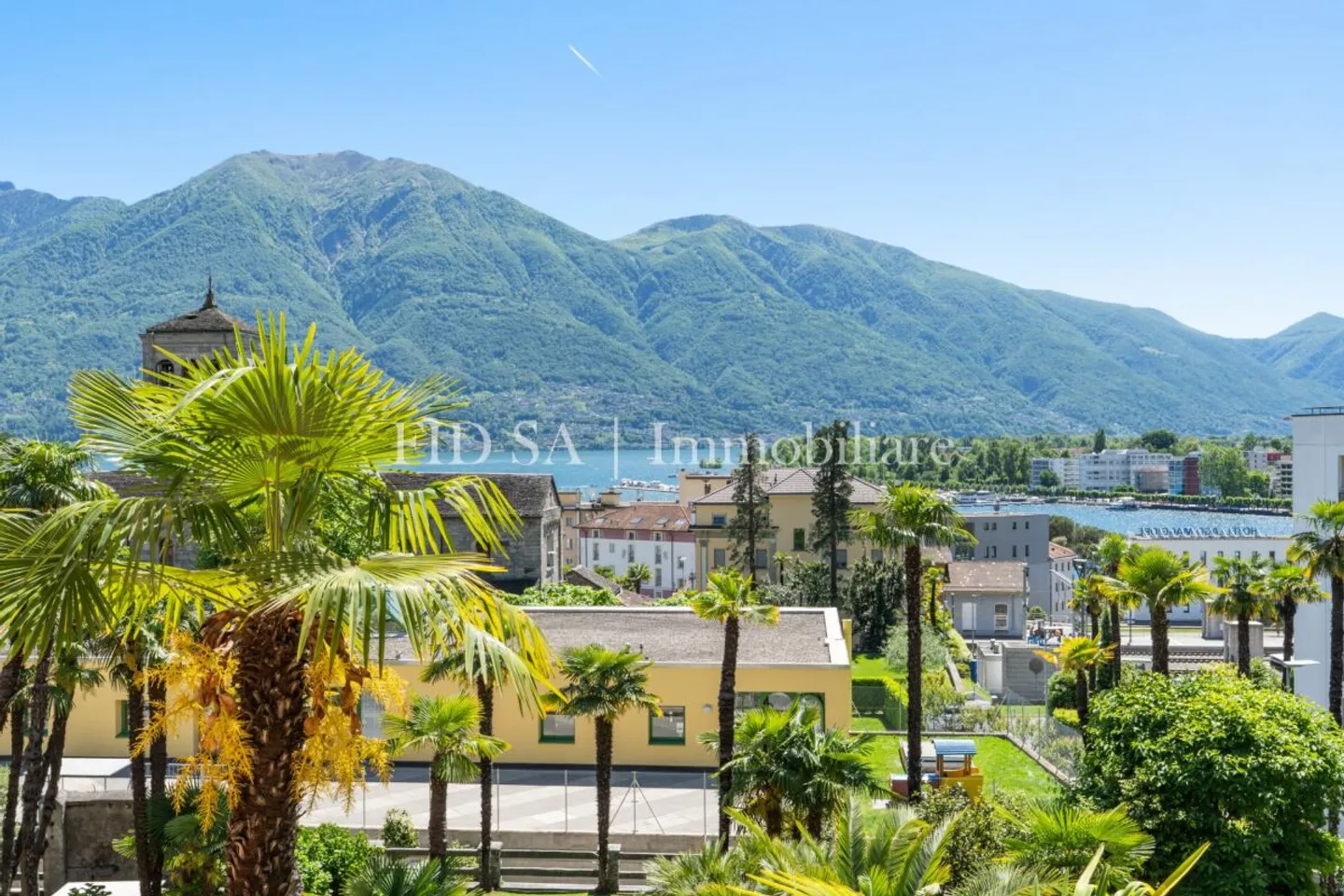 MURALTO - Apartment with lake view near the station and the lakeside - Photo 2 of 12
