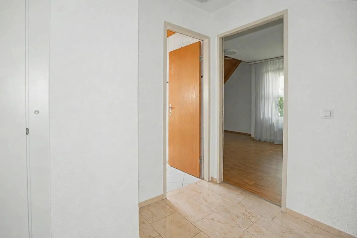 Charming 2.5-room apartment with balcony in a quiet location in Therwil - Photo 3 of 7