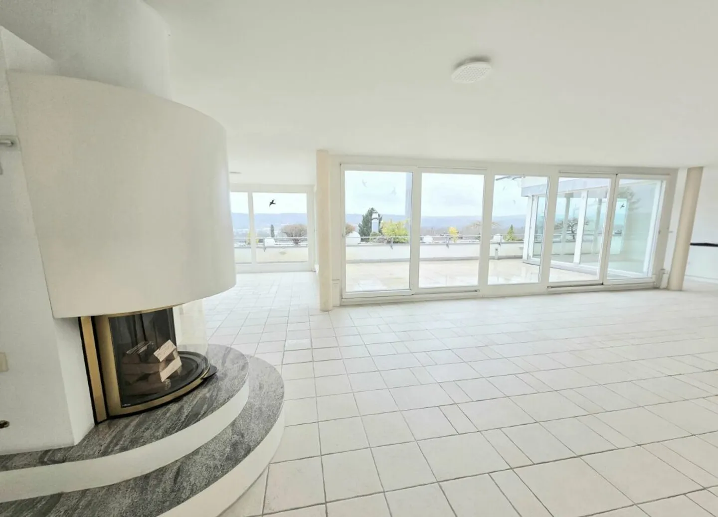 Vue panoramique & soleil pur ! Appartement terrasse exclusif avec terrasse de rêve - Photo 3 sur 13