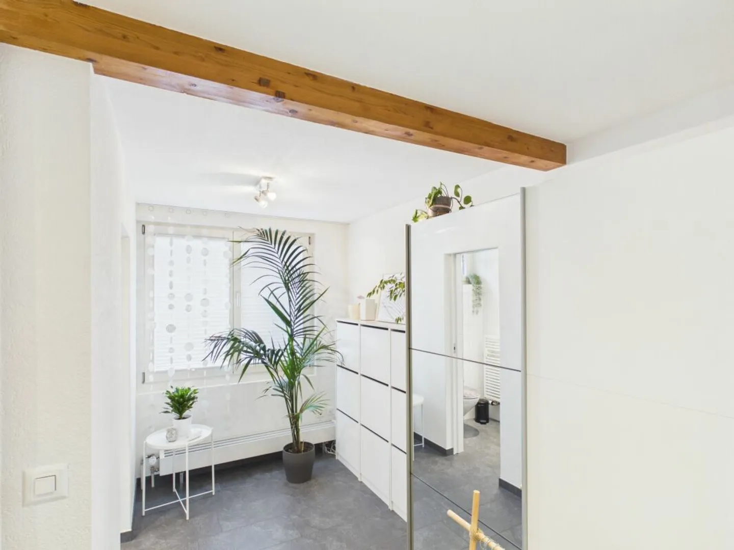 Maison semi-détachée spacieuse et bien entretenue - Photo 3 sur 12