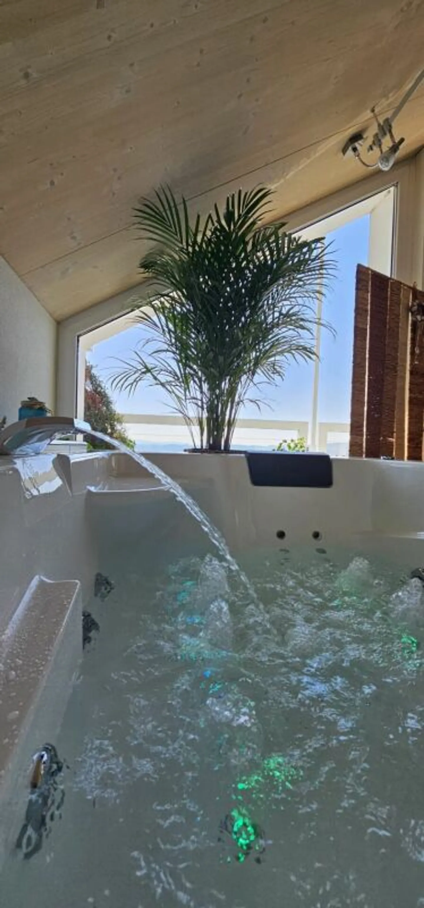CASA D'ARCHITETTO CON MOLTO SPAZIO, VISTA ALPINA E PARTICOLARE SENSO DI VIVERE - Foto 10 di 13