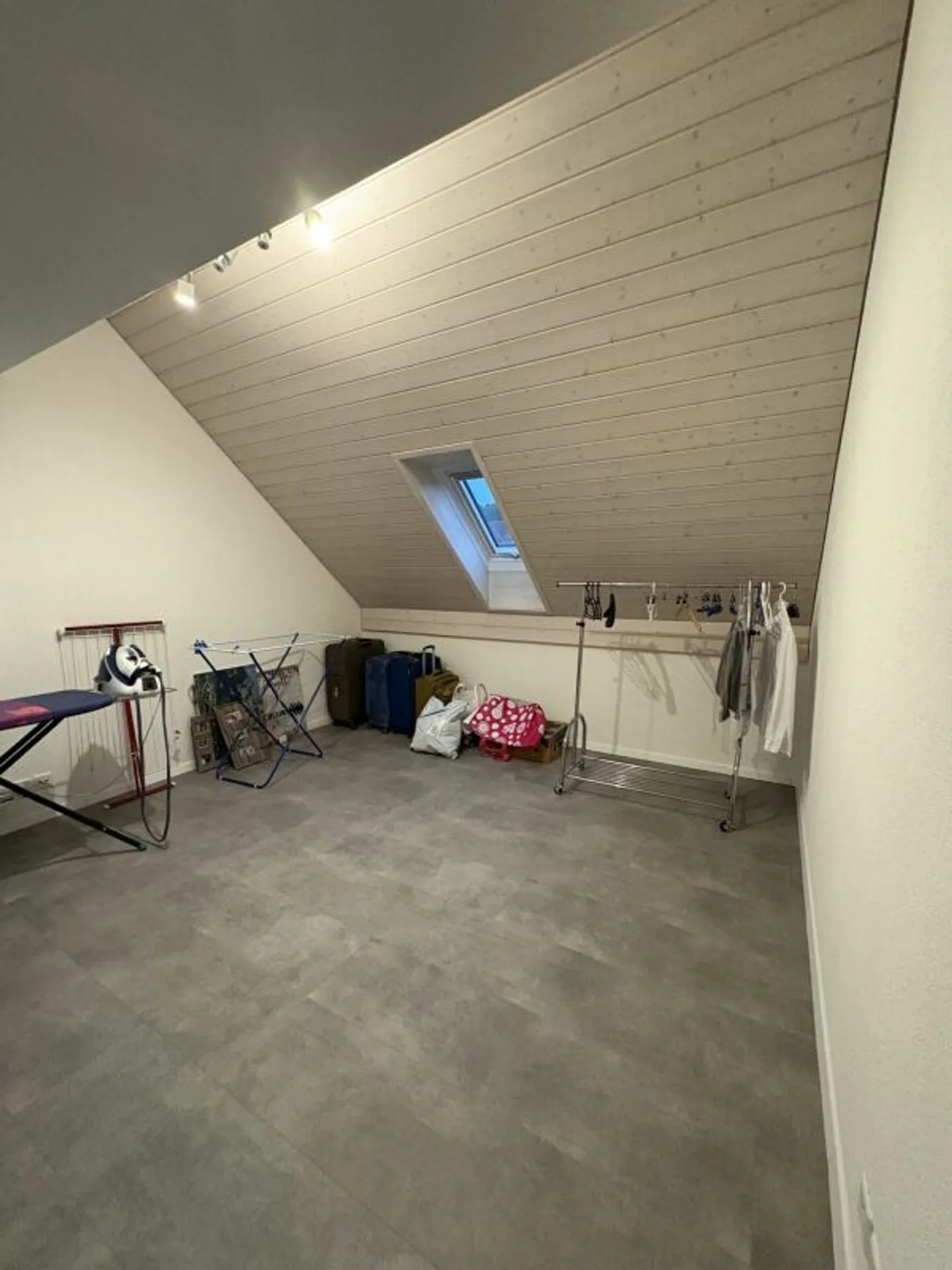 5.5-Room Maisonette Apartment with Plenty of Space and Flexibility in a Quiet Location, 5 Minutes Walk to Bonstetten-Wettswil Train Station - Photo 4 of 8