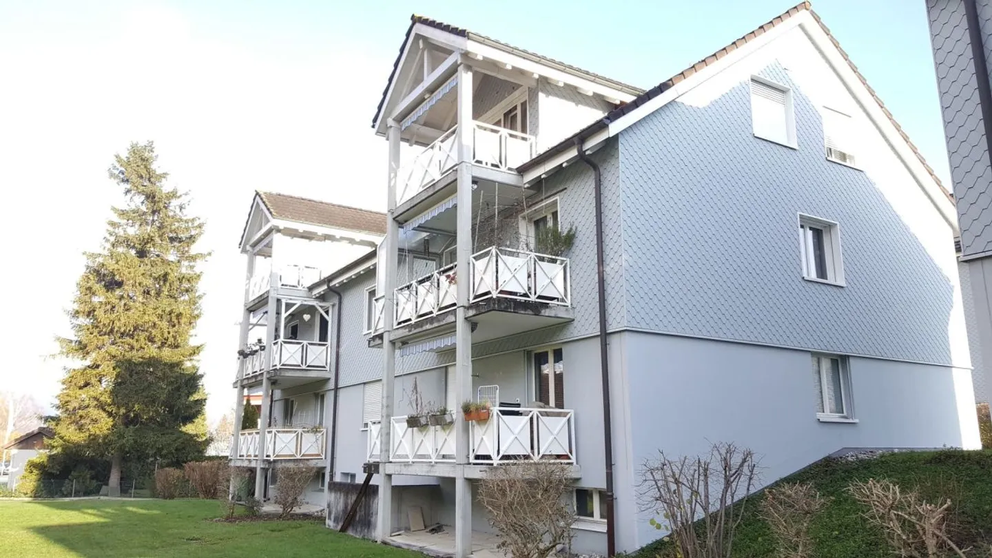 Appartamento attraente di 3,5 stanze in uno sviluppo tranquillo - Foto 7 di 8