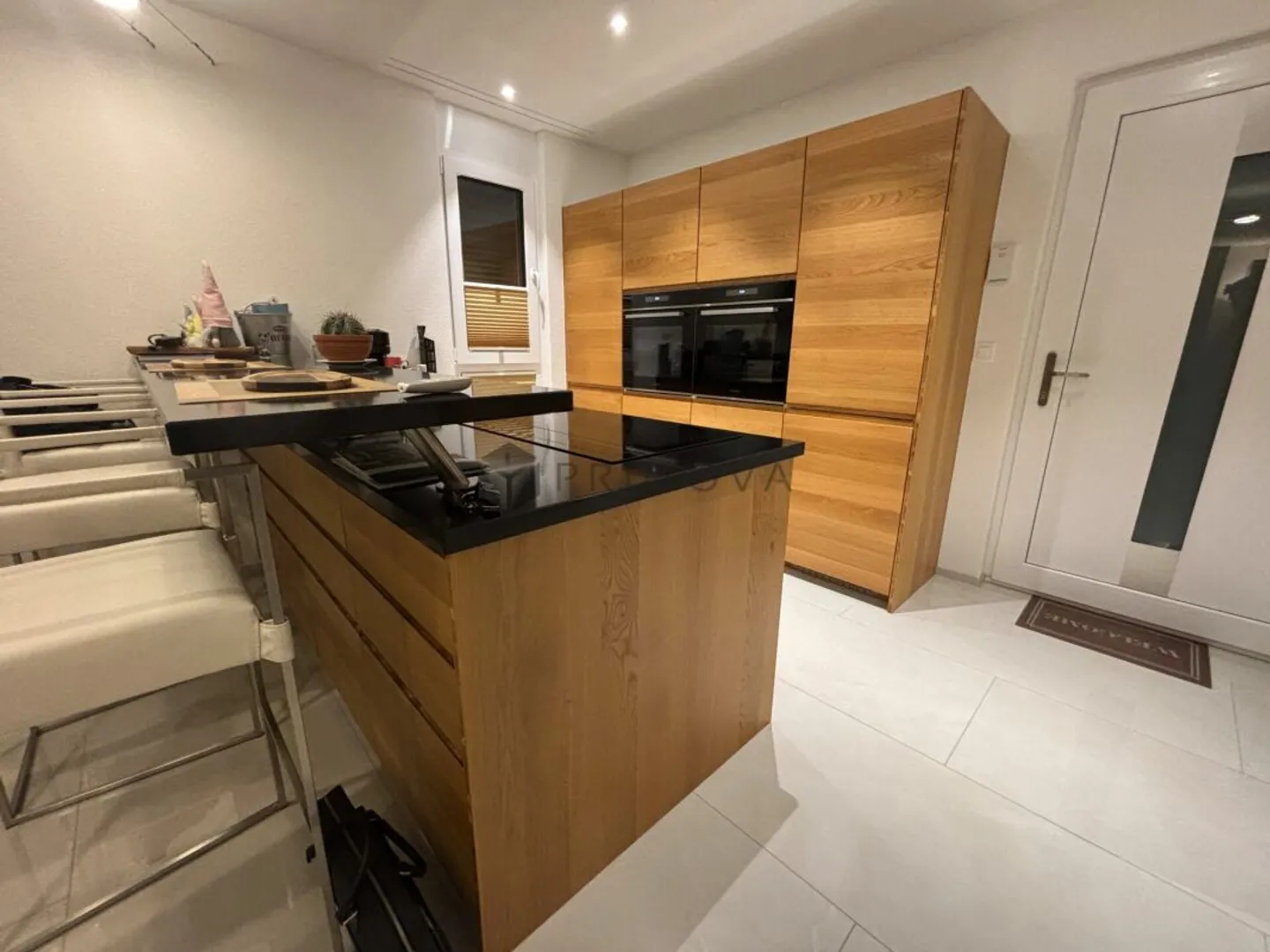 Attractive 2.5 room apartment with modern kitchen and balcony with evening sun - Photo 3 of 7