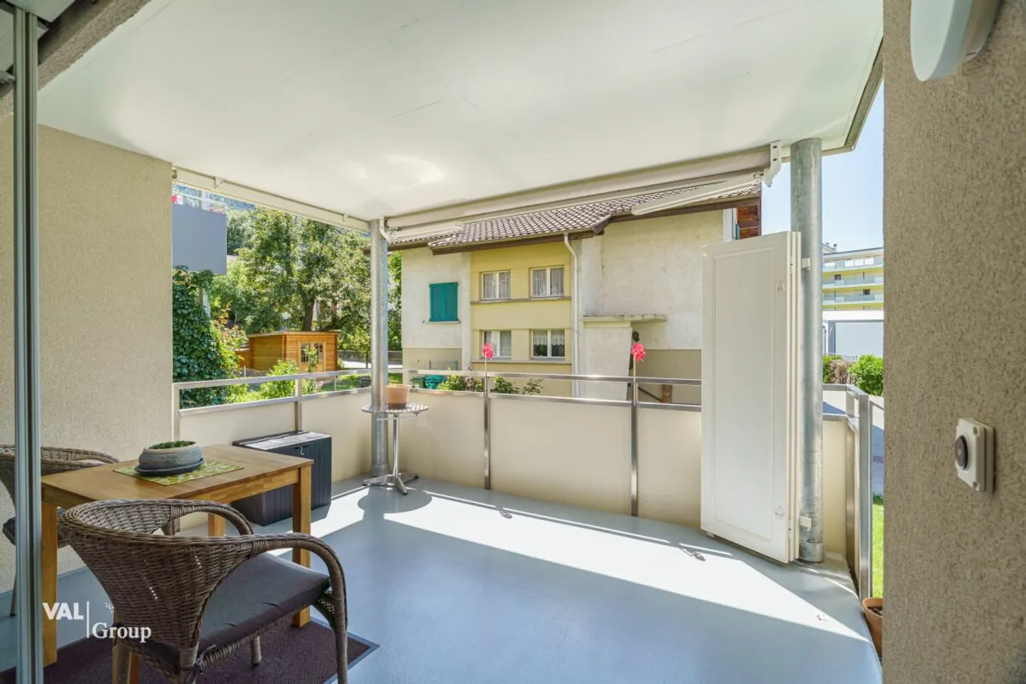 Newly built, bright apartment with generous private green space - Photo 11 of 13