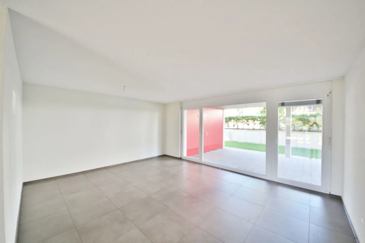 Spazioso appartamento con giardino di 4½ locali - Foto 3 di 12