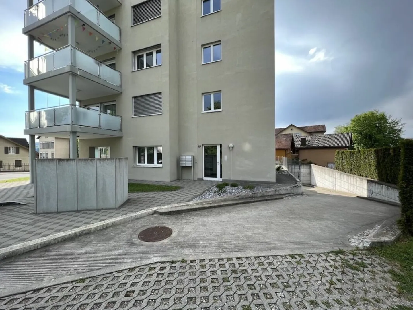 PLACE DE PARKING POUR VOTRE VOITURE - Photo 2 sur 5