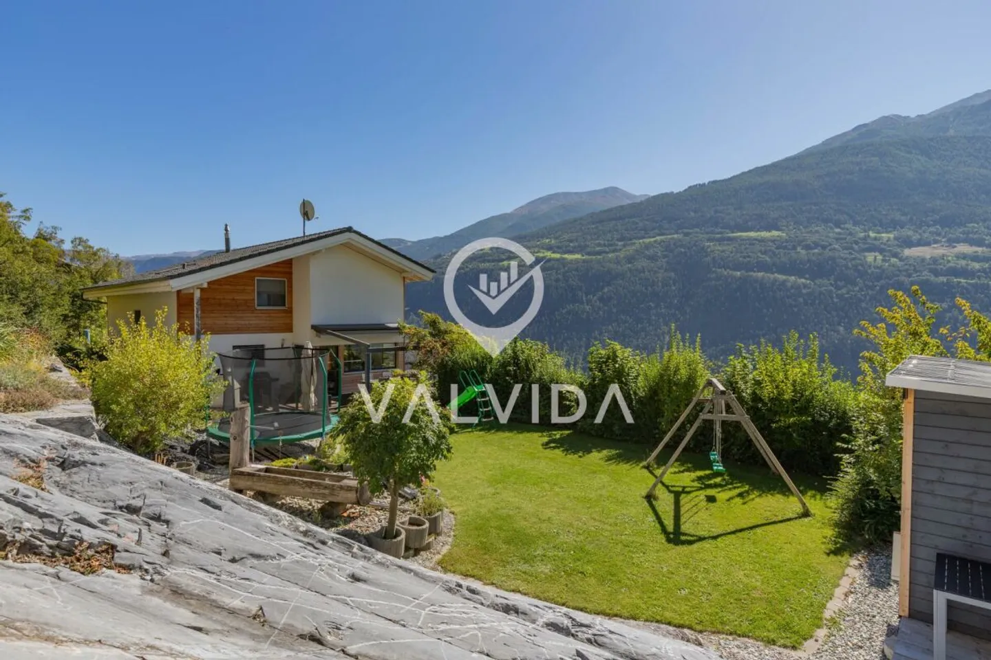 Einfamilienhaus mit Weitsicht auf das Rhonetal - Foto 1 von 13