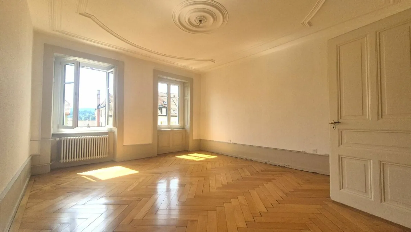 Prächtige 7-Zimmer-Wohnung mit grossem Garten in La Chaux-de-Fonds - Foto 3 von 13