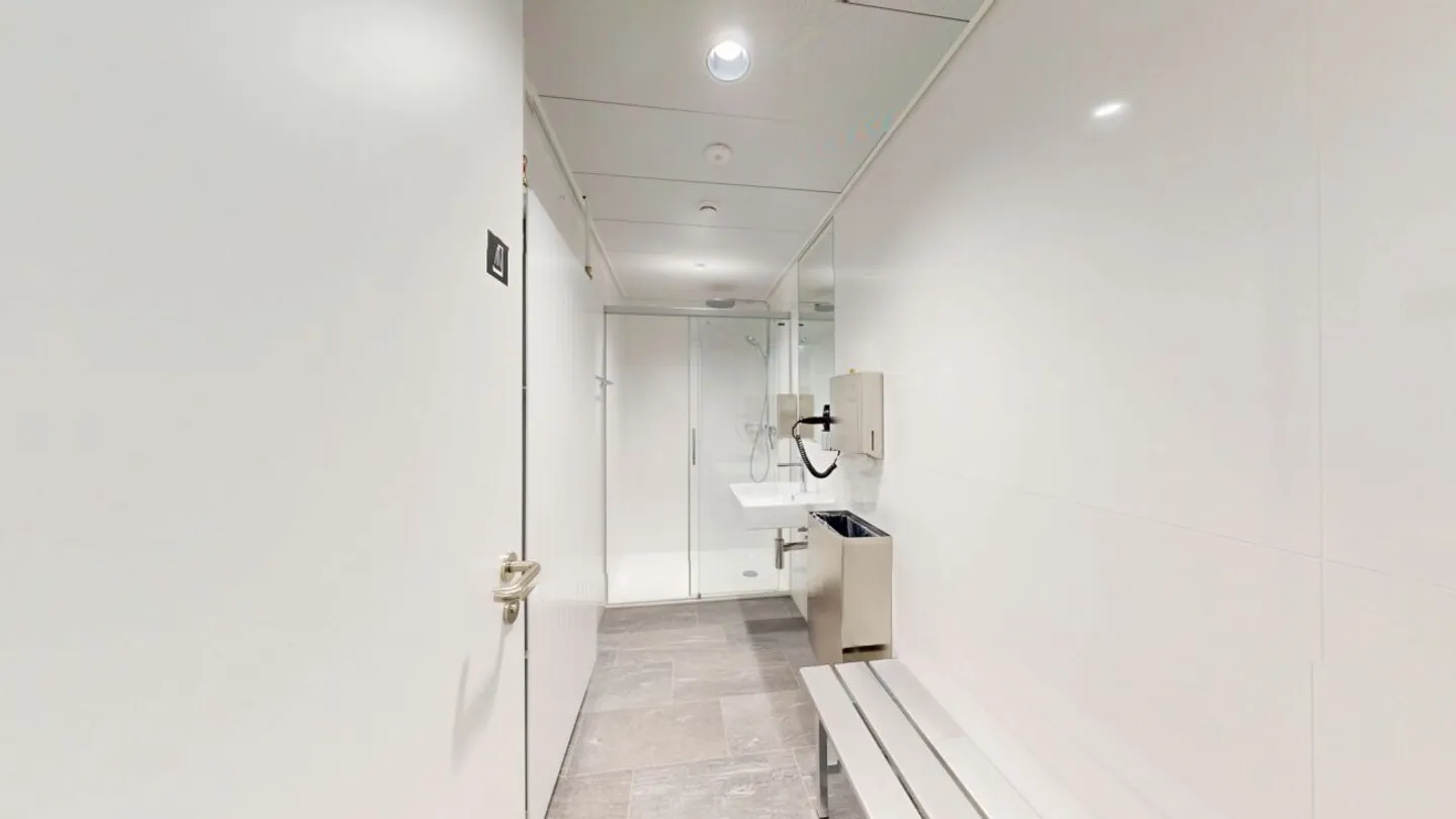 160 m² Success Location - Representative Commercial Space in Prime Location - Photo 8 of 13