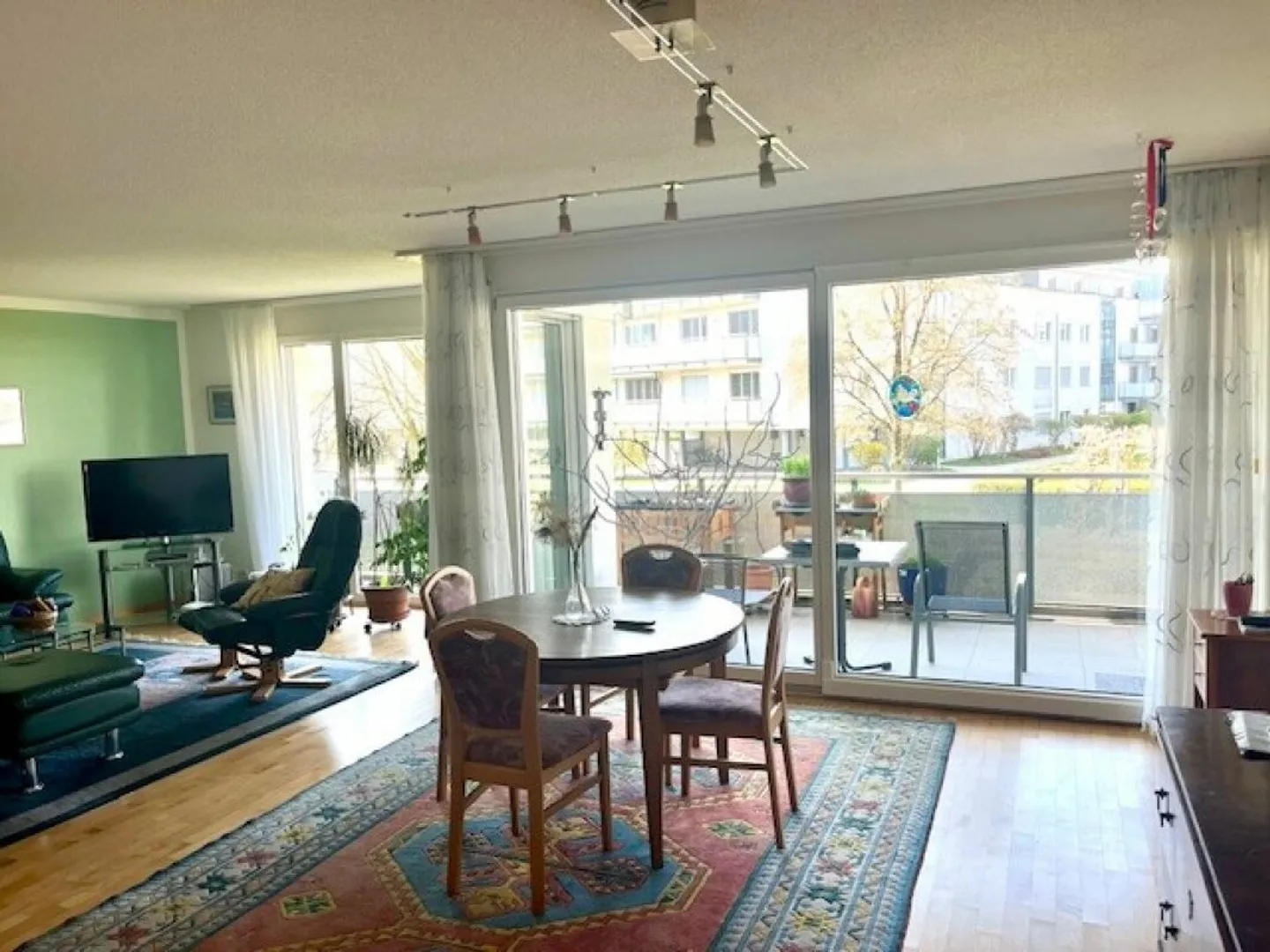 Attraktive 4.5-Zimmer-Wohnung im 1. OG in Rotkreuz - Photo 2 of 13