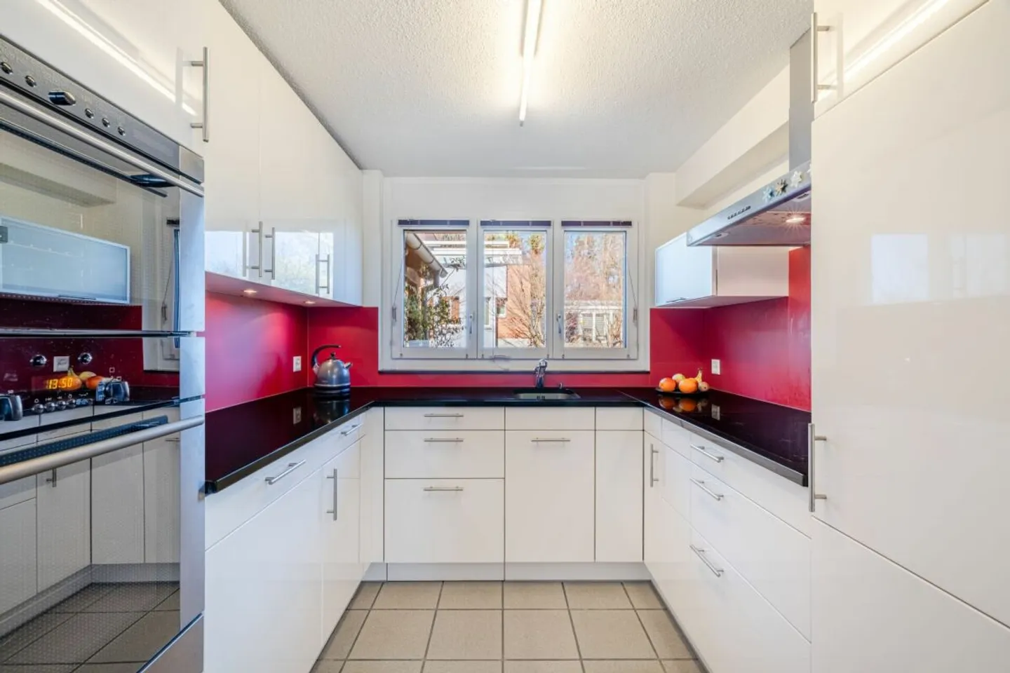 Vivre avec une vue - Maison de rangée de 7,5 pièces en bout de rangée directement adjacente à la zone agricole - Photo 5 sur 10