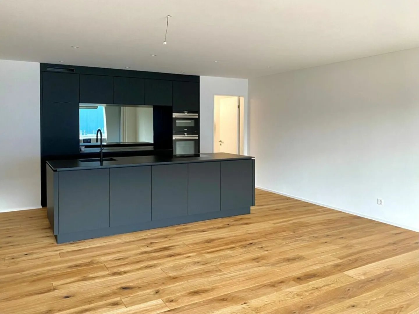 Moderne Wohnung mit grosser Terrasse - Foto 1 von 11