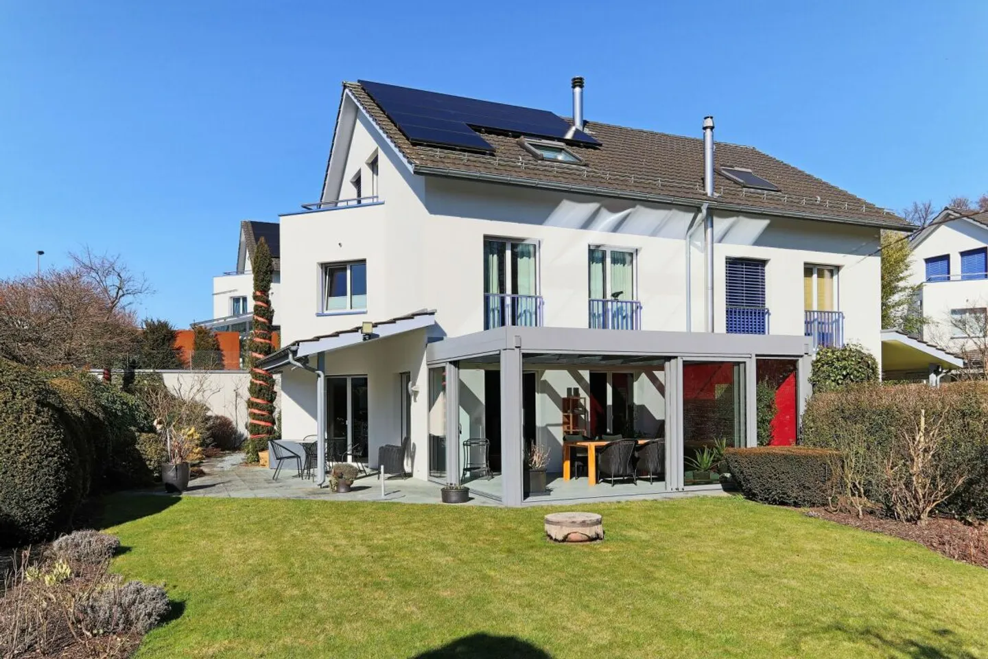 Charmantes Familienhaus mit Garten - Foto 1 von 13