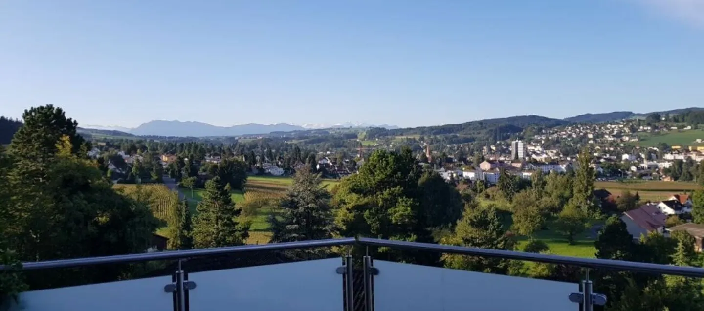 Appartement moderne de 6,5 pièces avec terrasse et vue magnifique - Photo 11 sur 13