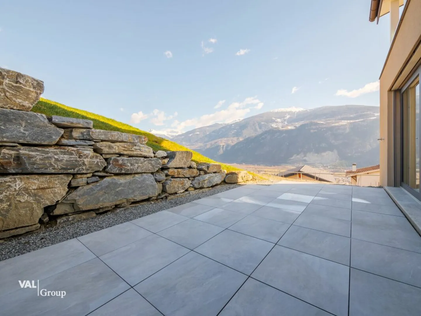 5 minutes from Sion, experience comfort in this new apartment with terrace - Photo 6 of 13