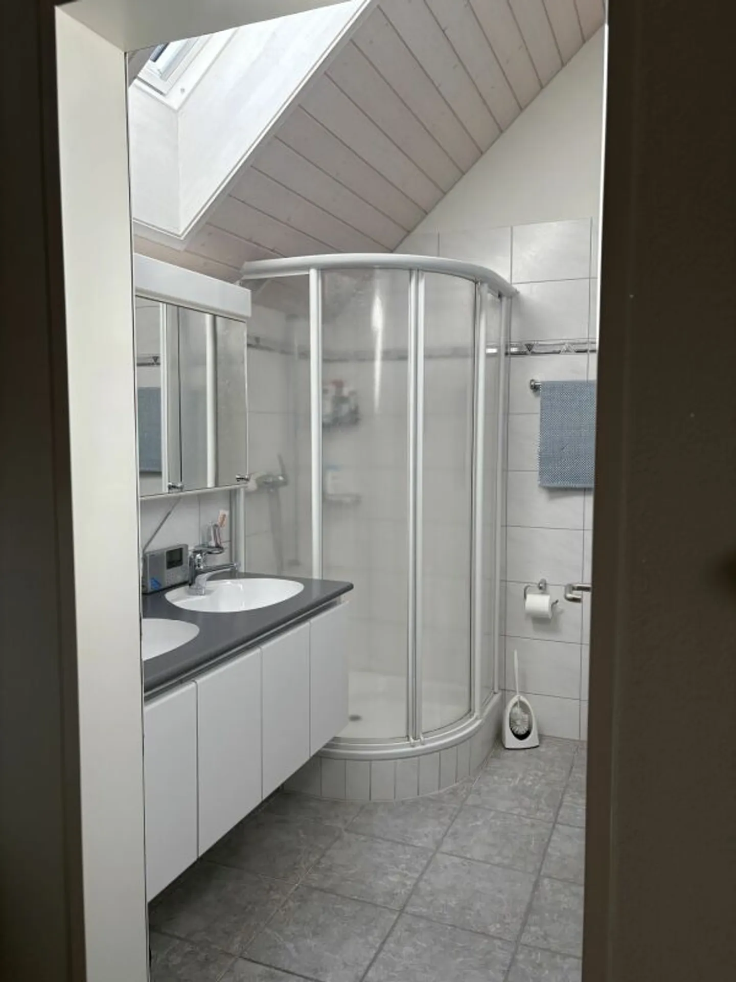 5.5-Room Maisonette Apartment with Plenty of Space and Flexibility in a Quiet Location, 5 Minutes Walk to Bonstetten-Wettswil Train Station - Photo 7 of 8