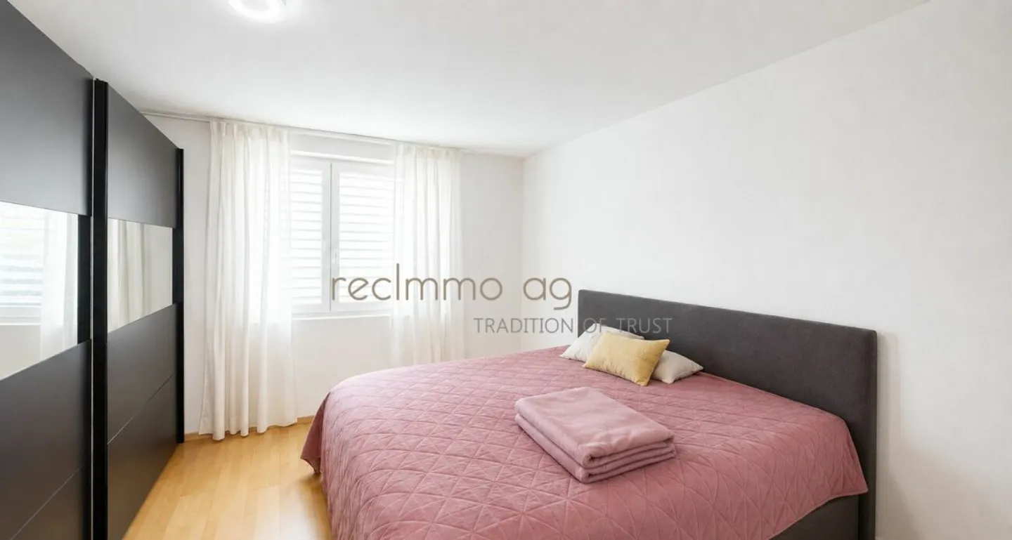 Well-maintained 3.5-room apartment with glazed balcony and panoramic view - Photo 2 of 9