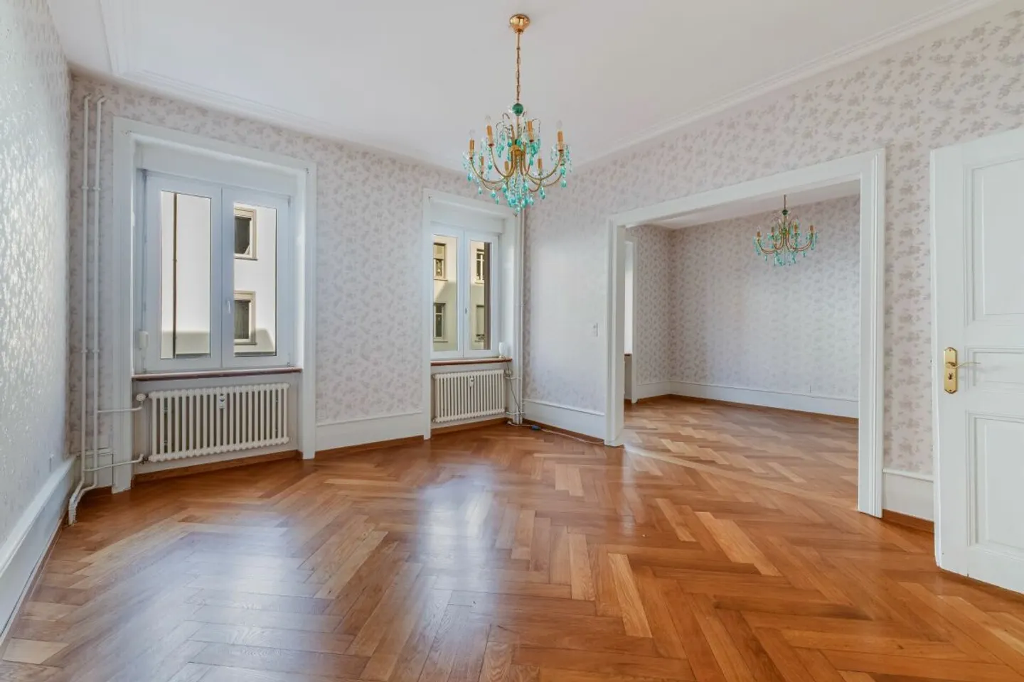 Charmantes Mehrfamilienhaus mit Ateliergebäude, Parkplatz und vielfältigen Möglichkeiten - Photo 4 of 13