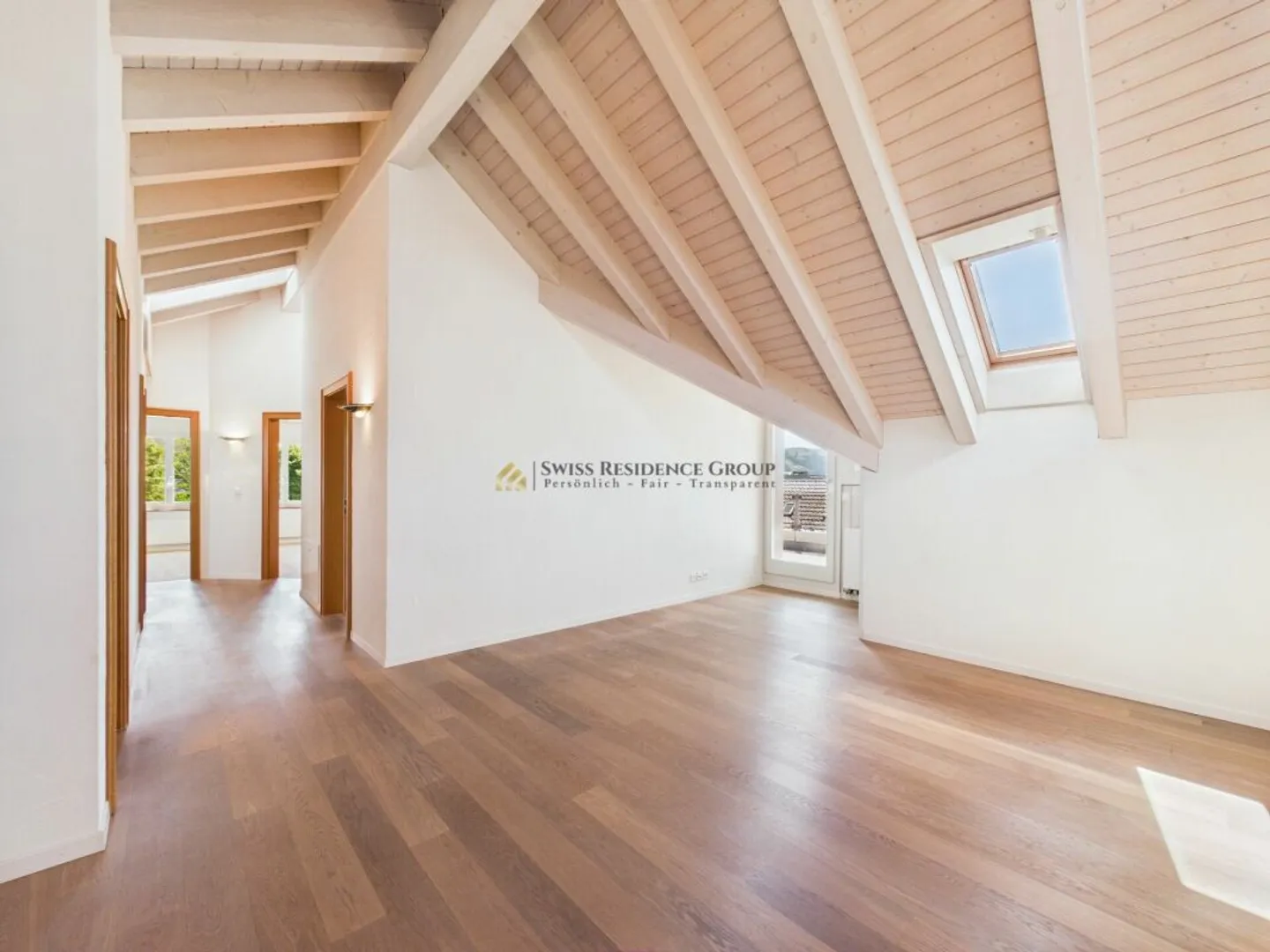 Mehr Raum für Entfaltung: Stilvolle 5.5 Zimmer voller Licht, Eleganz und Ruhe - Foto 4 di 13