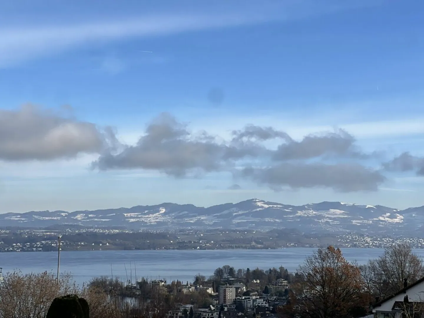 Wohnen mit Weitblick: Traumhafte 6.5-Zimmer-Terrassenwohnung mit Seesicht in Wollerau - Foto 13 von 13