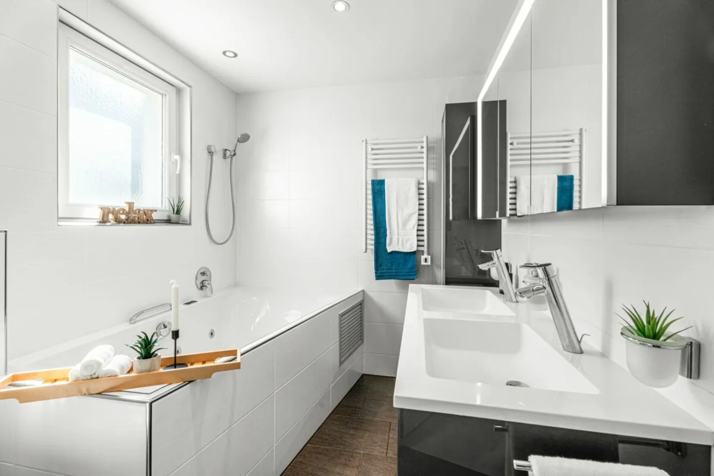 Maison individuelle jumelée de 5,5 pièces presque neuve dans un emplacement de choix - Photo 6 sur 13