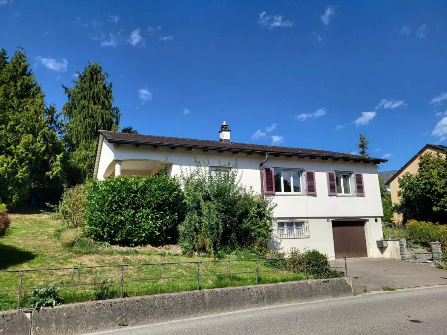 Casa unifamiliare recentemente ristrutturata con grande giardino - Foto 1 di 13