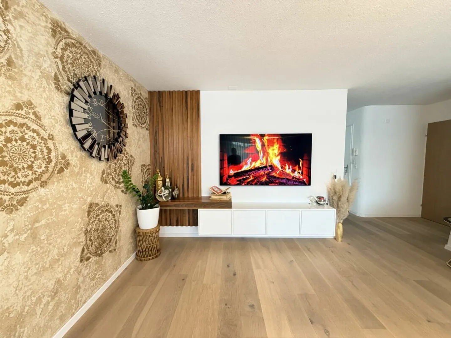 Appartement attrayant de 4,5 pièces avec beaucoup de confort de vie - Photo 2 sur 11