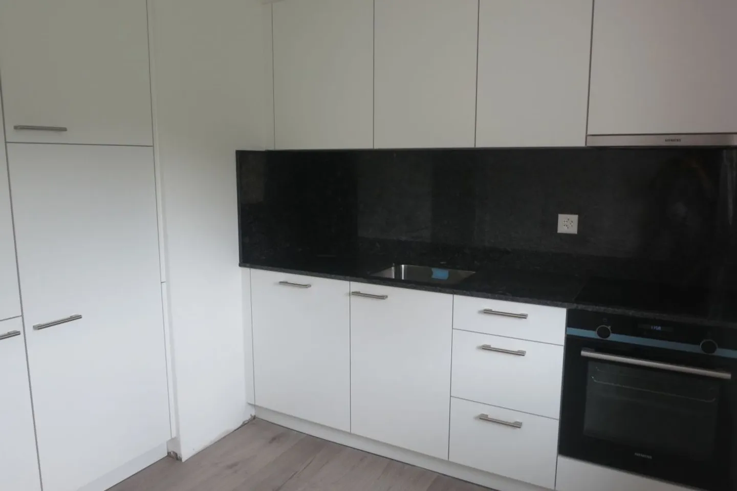 Renovated 4-room ground floor apartment with large terrace - Photo 1 of 4