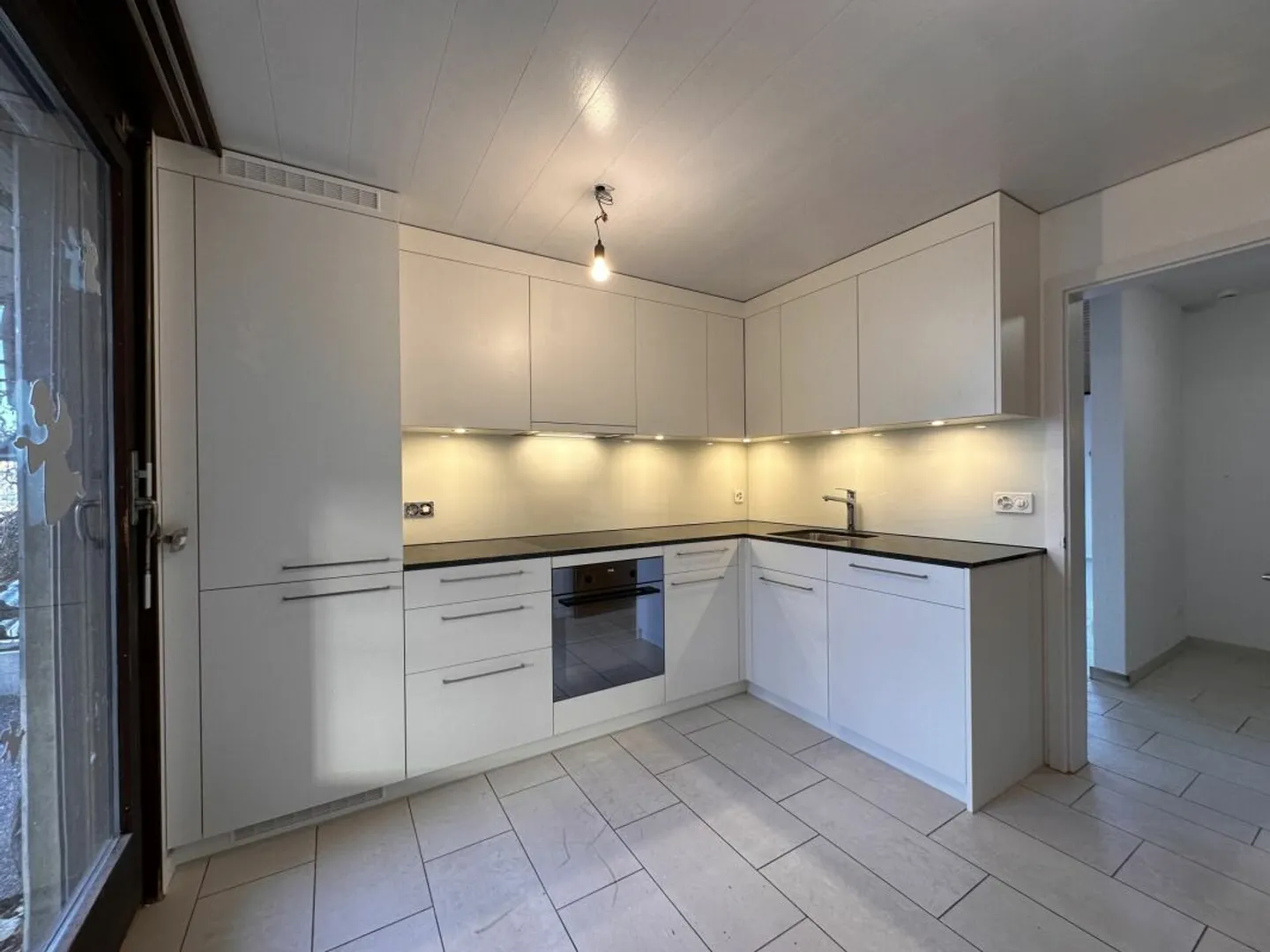 Single-family house in a beautiful residential area with great views - Photo 2 of 13