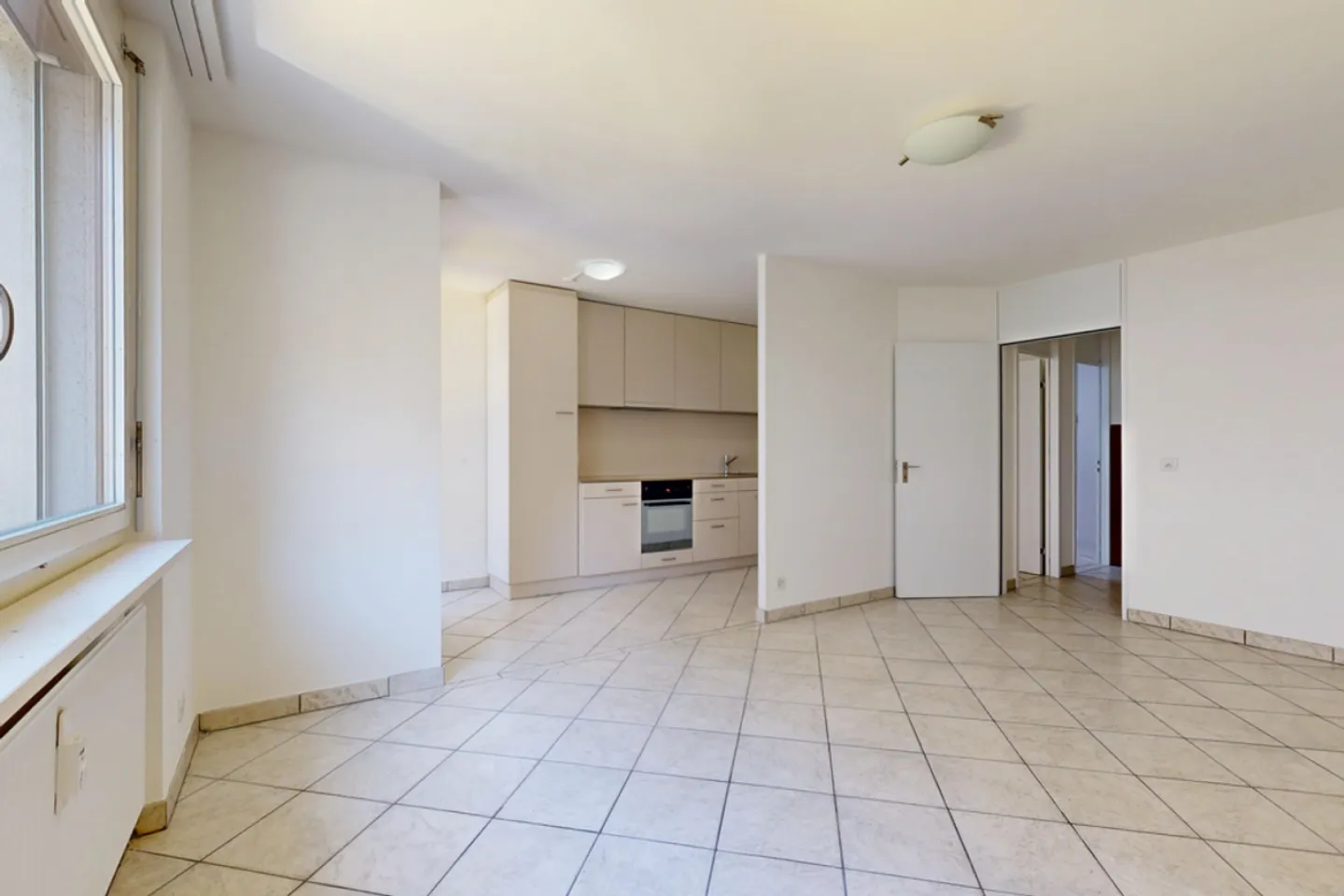 Newly Renovated 2.5-Room Apartment near Messeplatz Basel - Photo 3 of 12