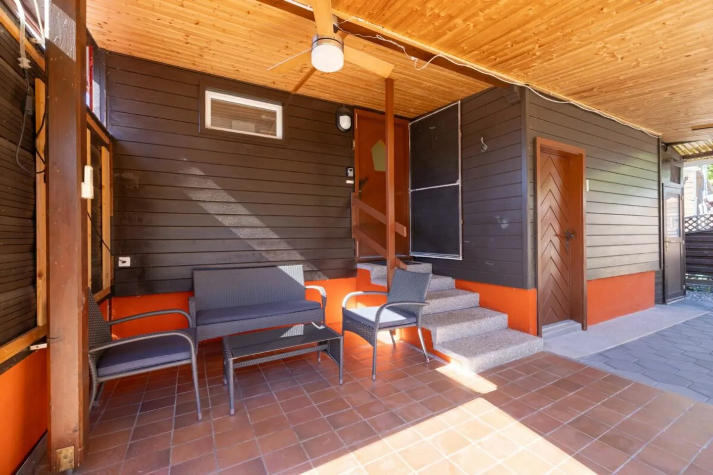 Bungalow de 3,5 pièces avec parcelle double dans le Caravaning Gletterens - Photo 3 sur 13