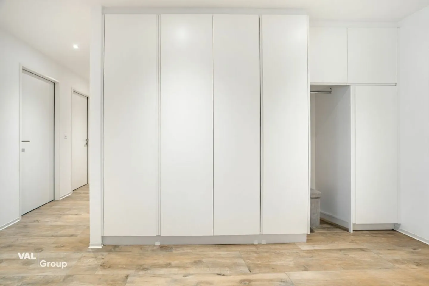 Newly built, bright apartment with generous private green space - Photo 10 of 13