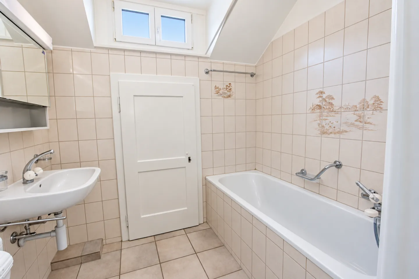 Large 4.5-room apartment - Photo 9 of 10