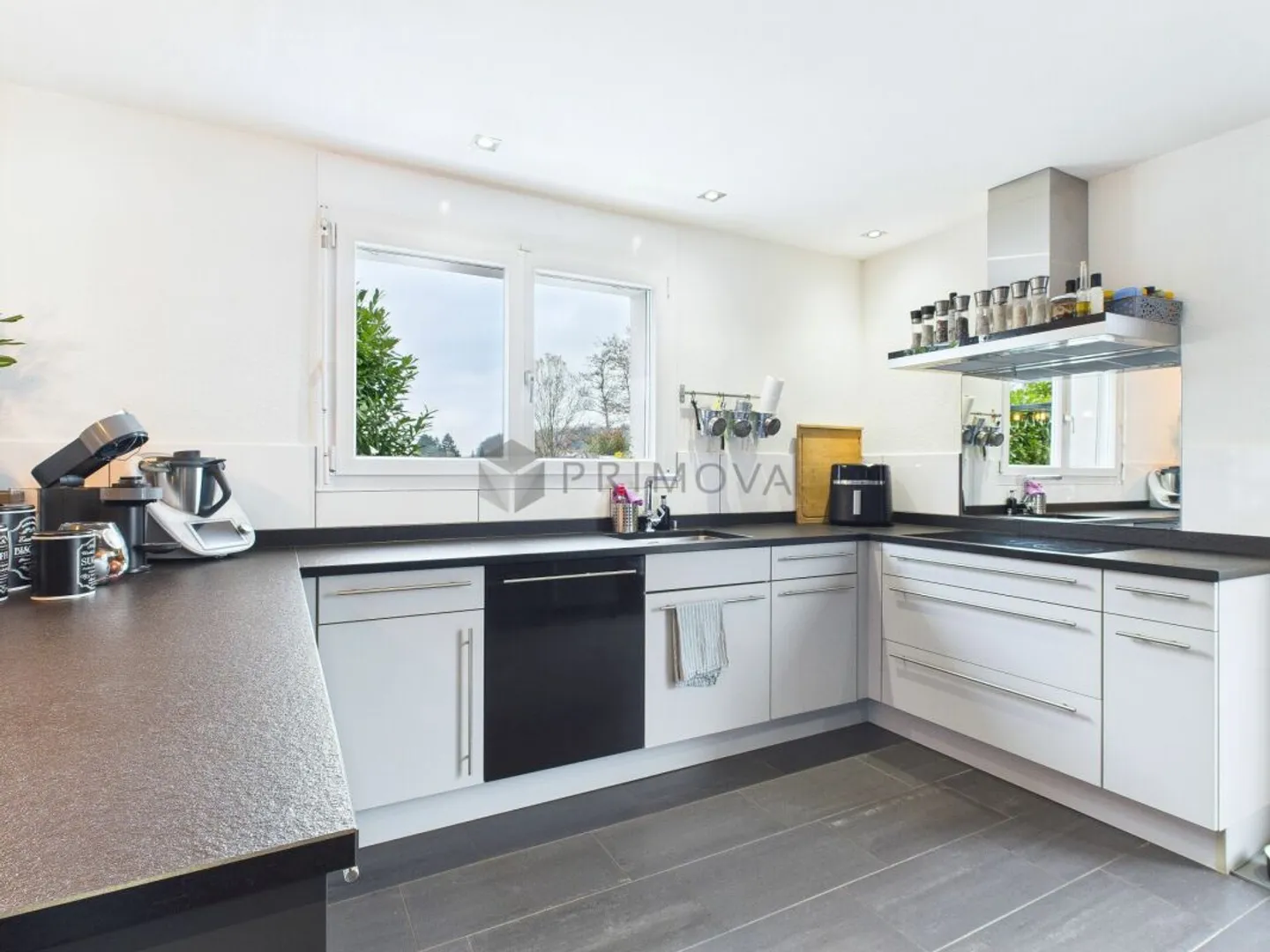 Familienhaus mit idyllischem Garten - Foto 1 von 13