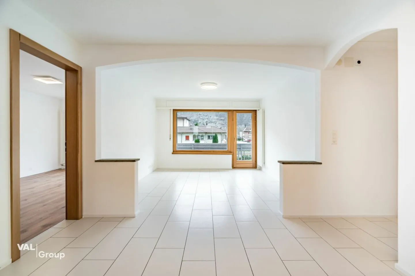 Spacious 5.5-room single-family house in Raron - plenty of space, garden, and sunny location - Photo 2 of 13