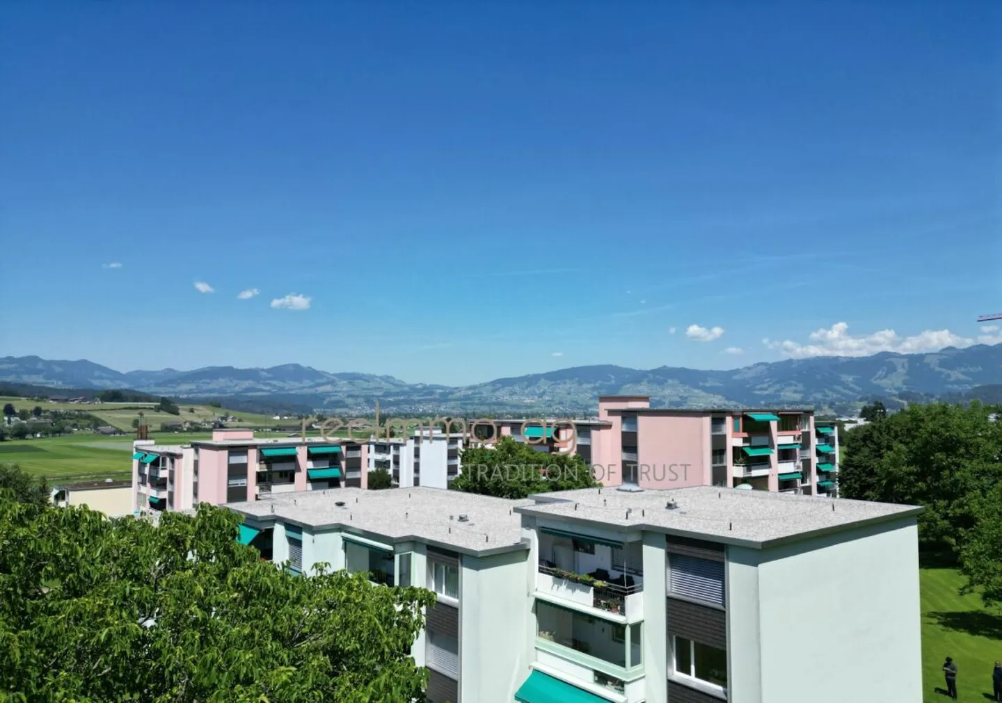Well-maintained 3.5-room apartment with glazed balcony and panoramic view - Photo 4 of 9