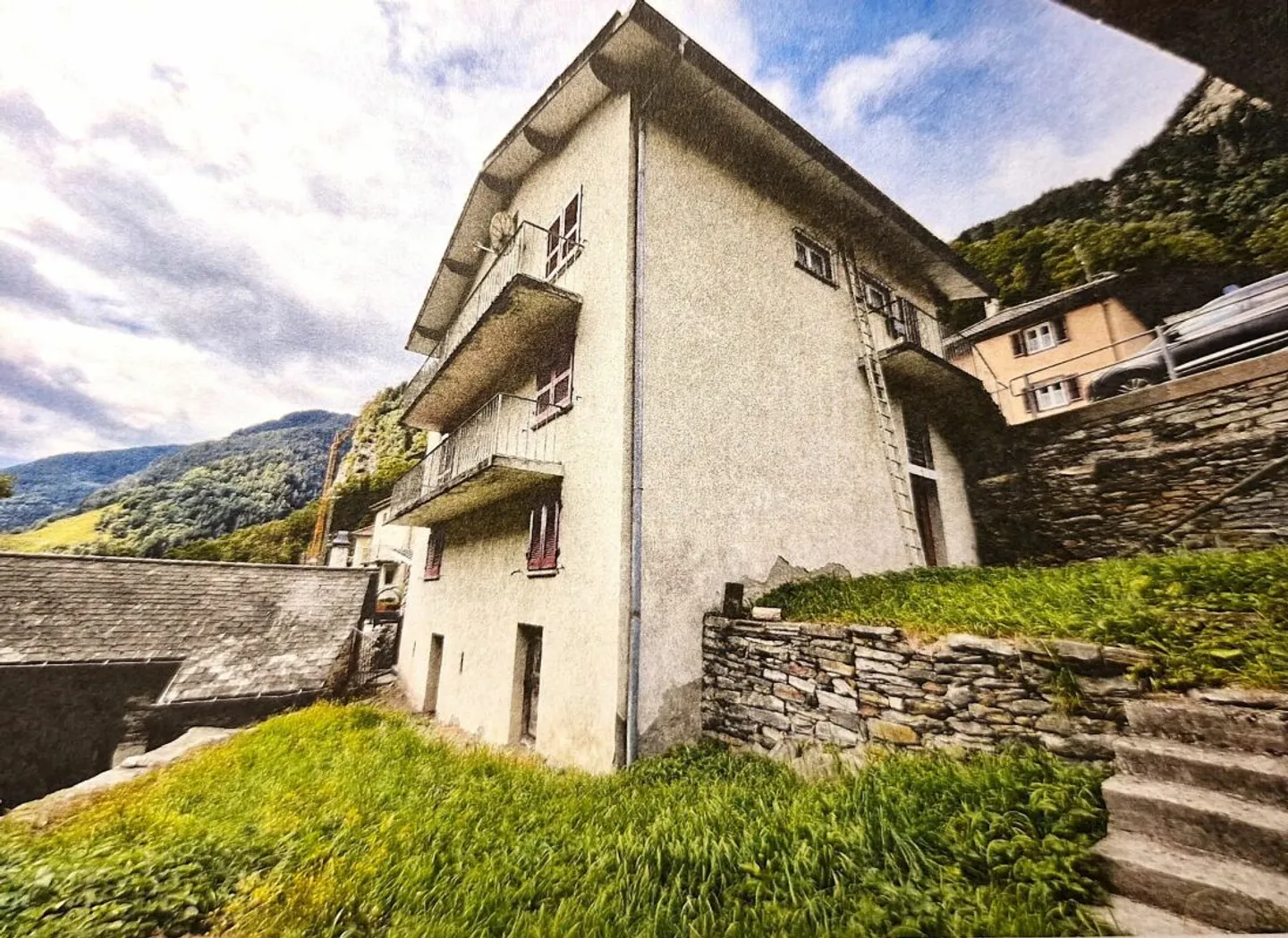 Einfamilienhaus mit zwei Wohnungen - Ihr Projekt an idyllischer Lage! - Foto 3 von 13