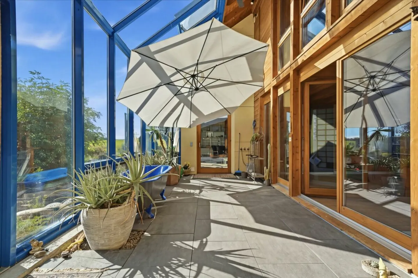 Spacious Semi-Detached Family House with Plenty of Space and Conservatory - Photo 6 of 13