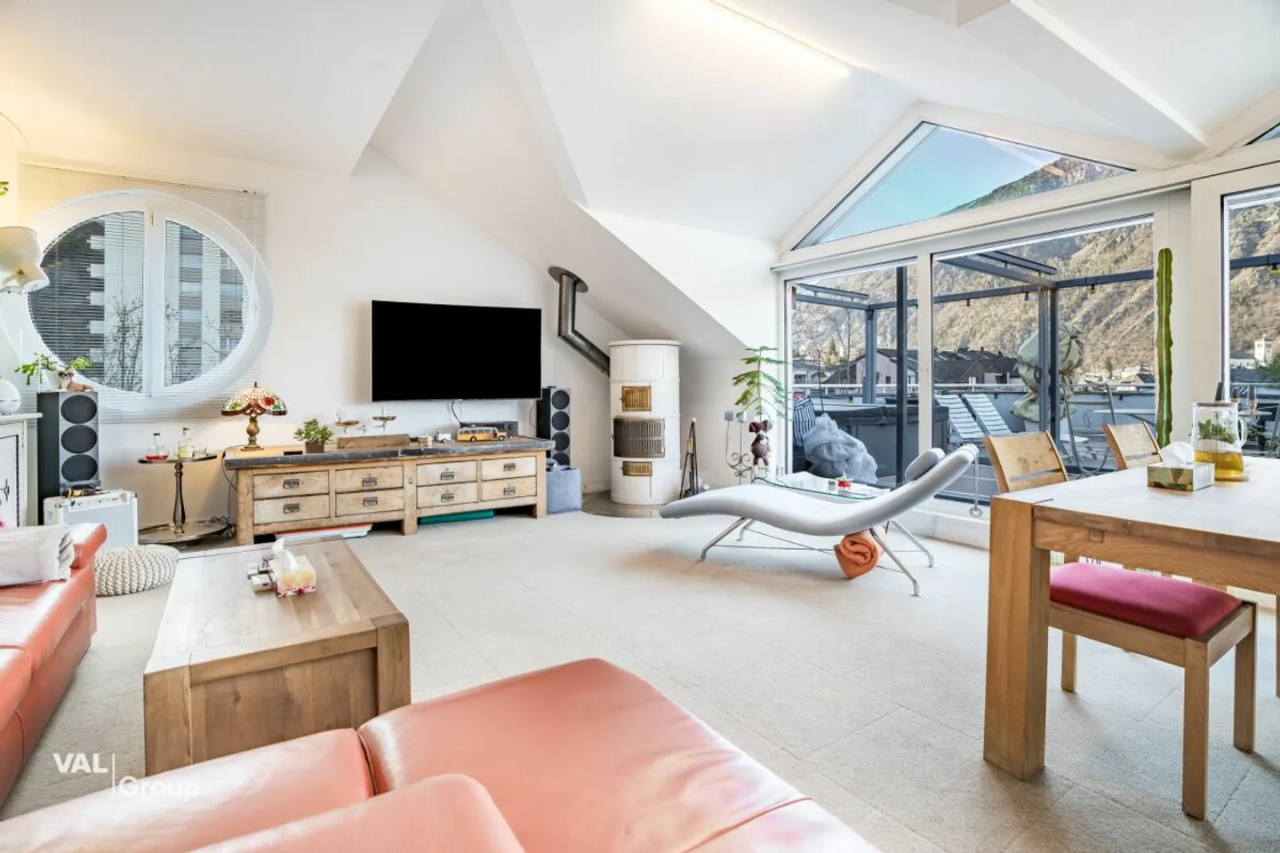 Exclusive 4.5-room penthouse apartment with lift directly into the apartment and large panoramic terrace in Visp - Photo 1 of 13