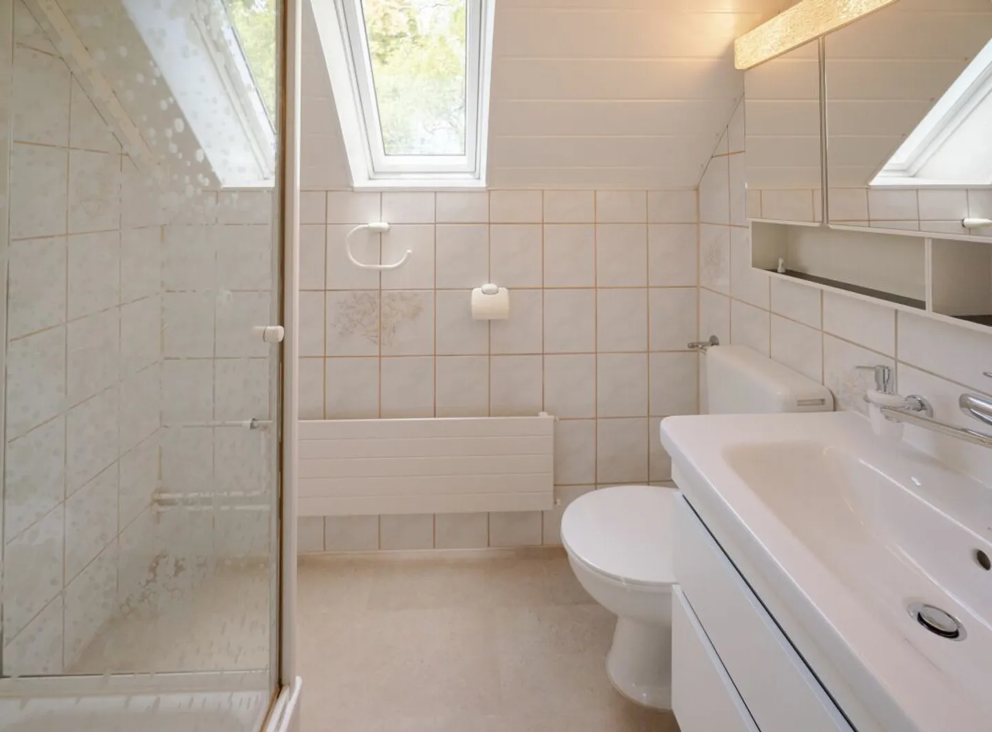 Modernized Row House for Families or Couples - Photo 11 of 13