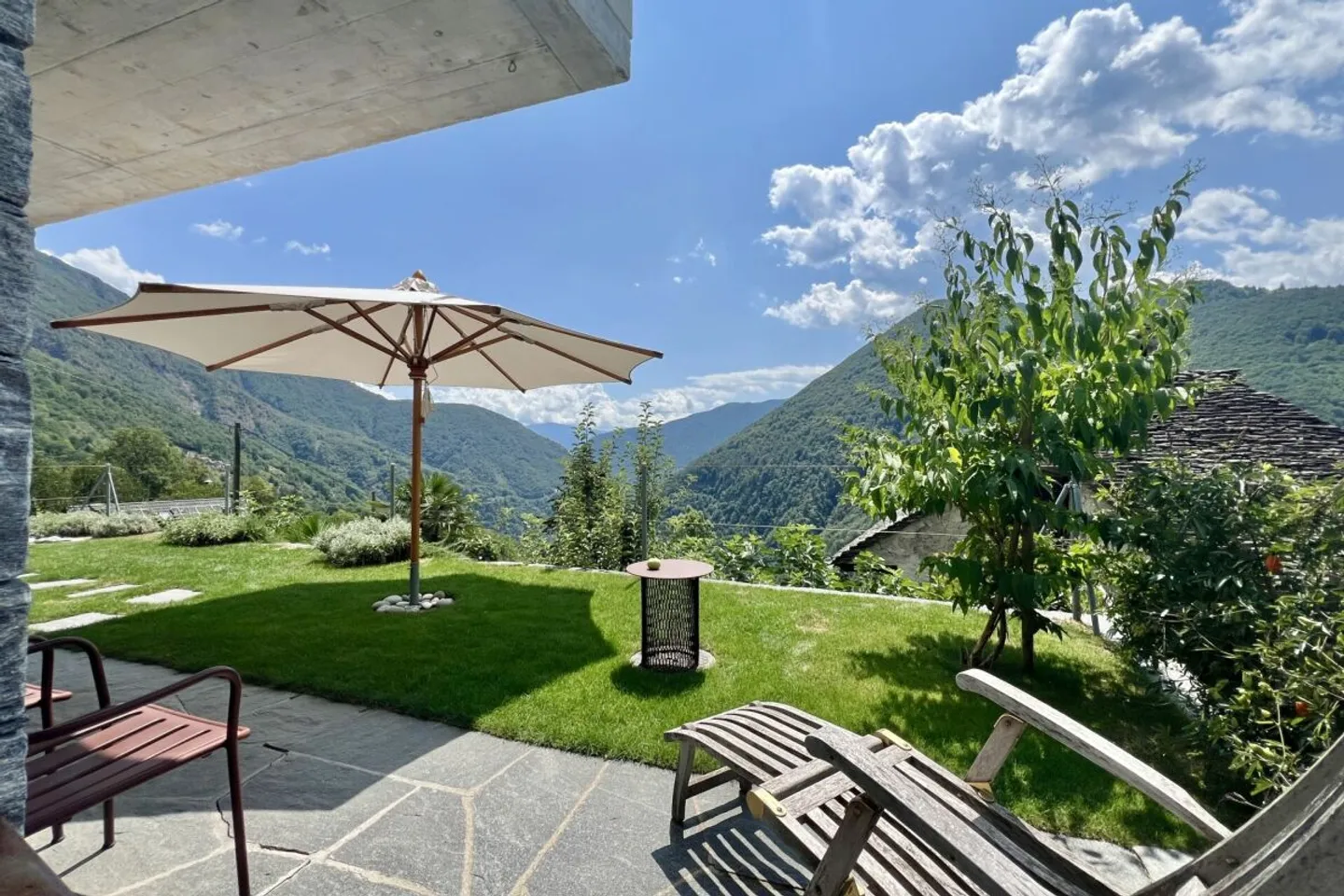 "L'architecture rencontre la nature" - Vie moderne dans la vallée Onsernone avec vue imprenable - Excellent état / Résidence principale - Photo 3 sur 13