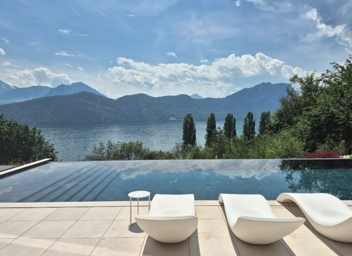 Terrain unique avec vue de rêve sur les montagnes et le lac - Photo 2 sur 3