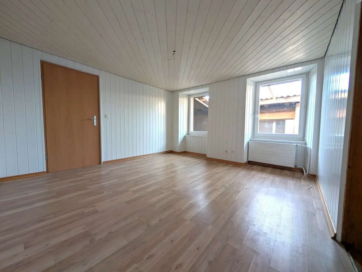 Maison d'angle spacieuse et bien entretenue avec beaucoup de rangement - Photo 5 sur 13