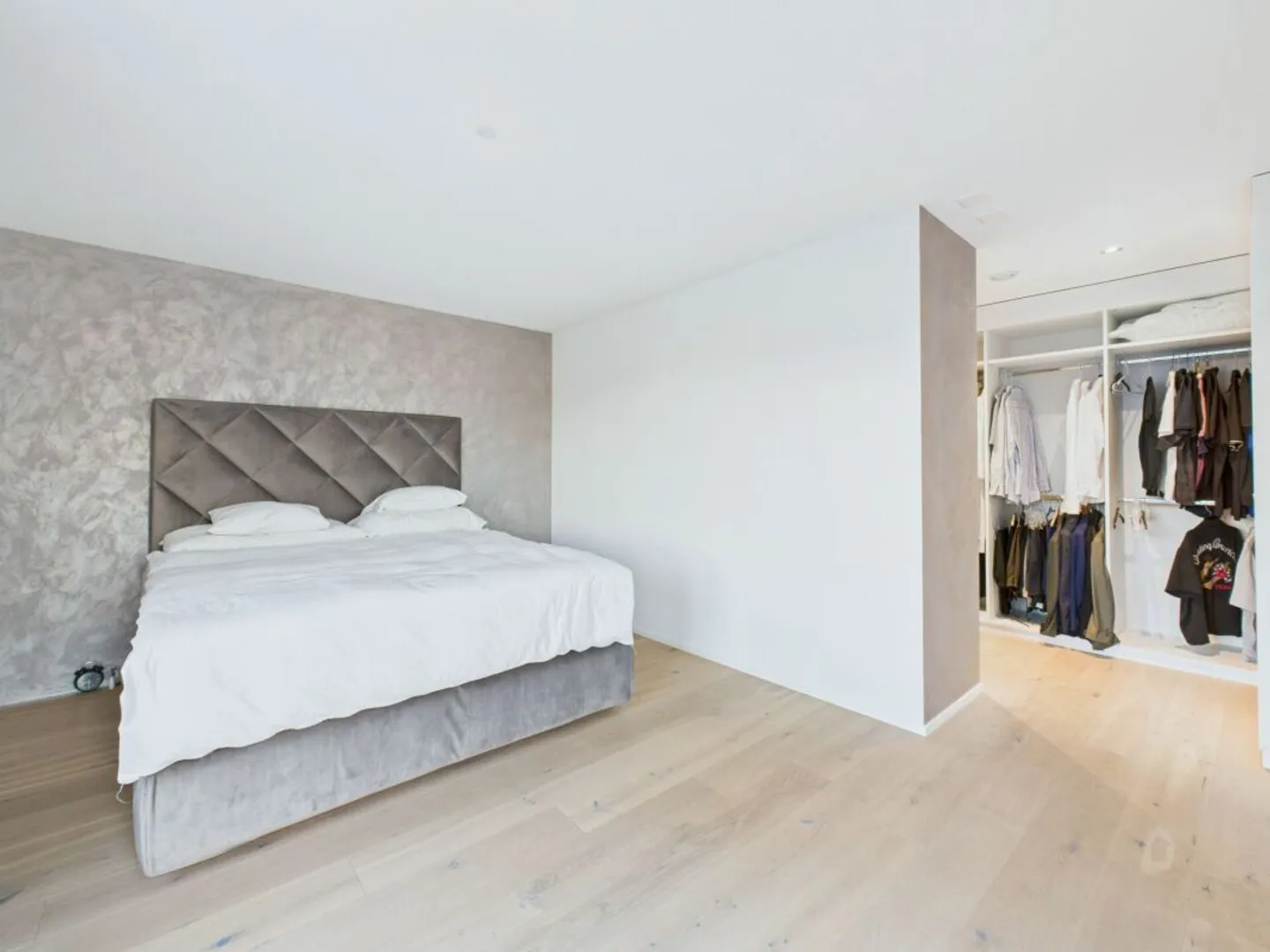 Esclusivo attico di 4.5 locali - finiture di lusso, cucina di design e due terrazze nel centro di Kloten - Foto 11 di 13